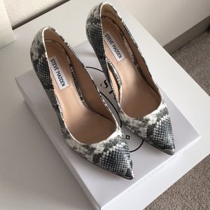 NEW IN BOX Steve Madden Snakeskin pumps